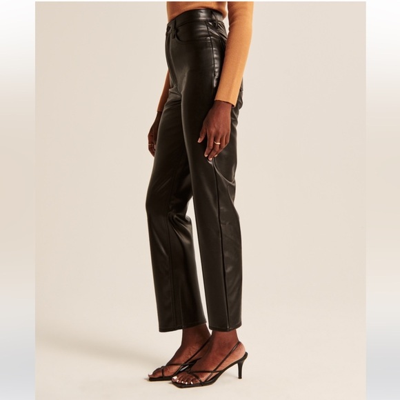 Abercrombie & Fitch - The Ankle Straight Ultra High Rise - Vegan Leather - Black - Picture 3 of 10